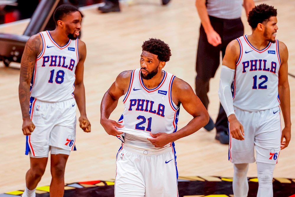 97-117. Embiid y Korkmaz dan victoria a los Sixers, sin Simmons