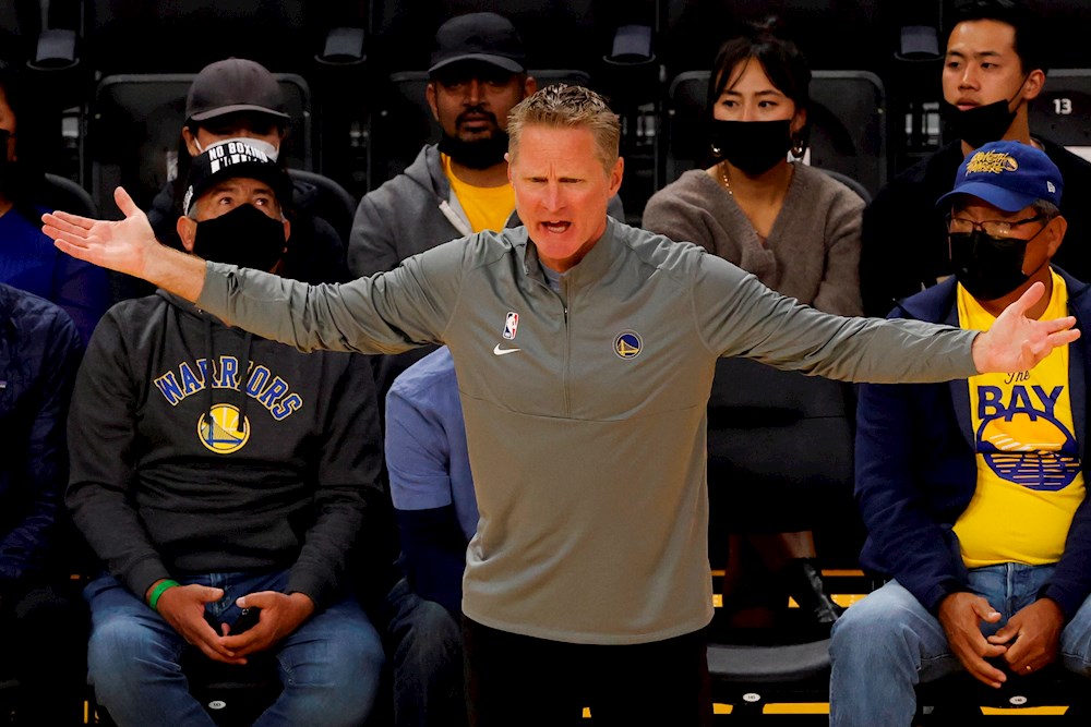 Los Bucks muestran que son los campeones defensores; los Warriors, mejores que los Lakers