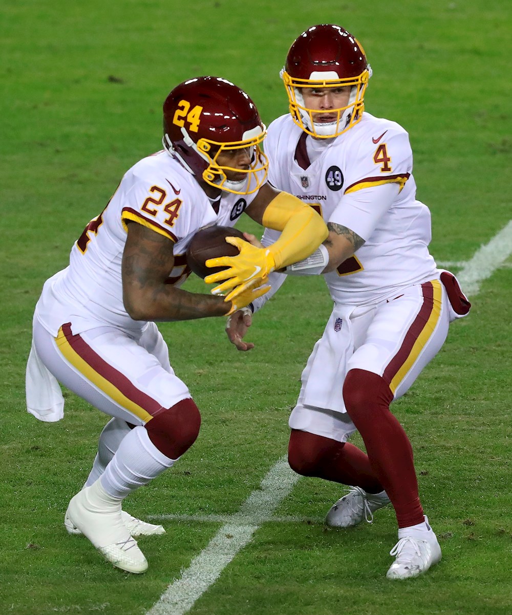 30-34. Heinicke lanza para tres pases de anotación en el triunfo de Washington