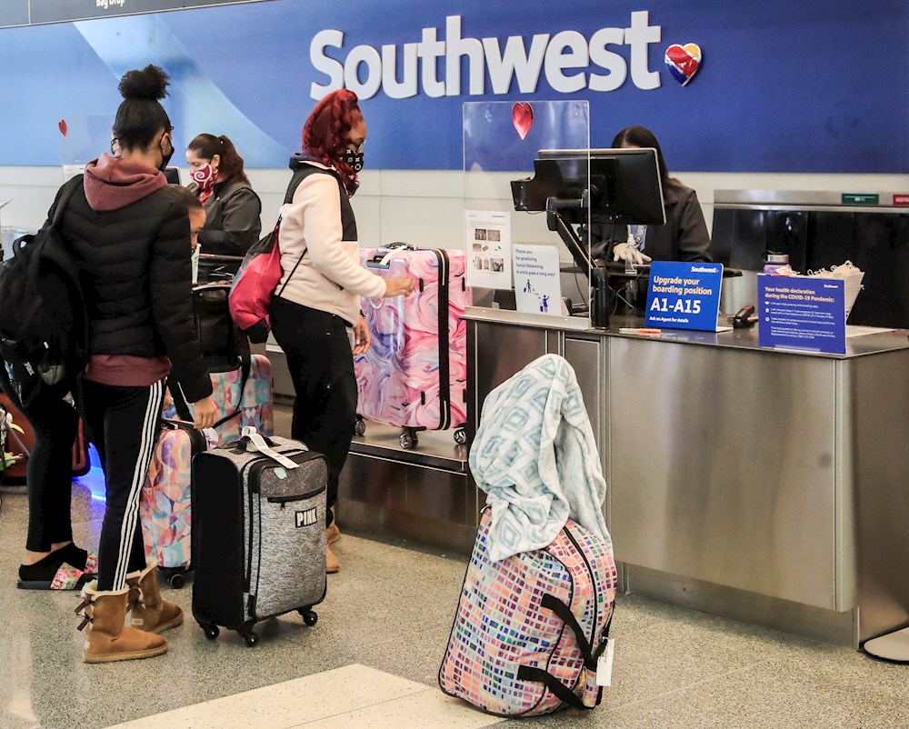 Aerolínea de EEUU cancela cientos de vuelos por supuesto mal tiempo y tráfico