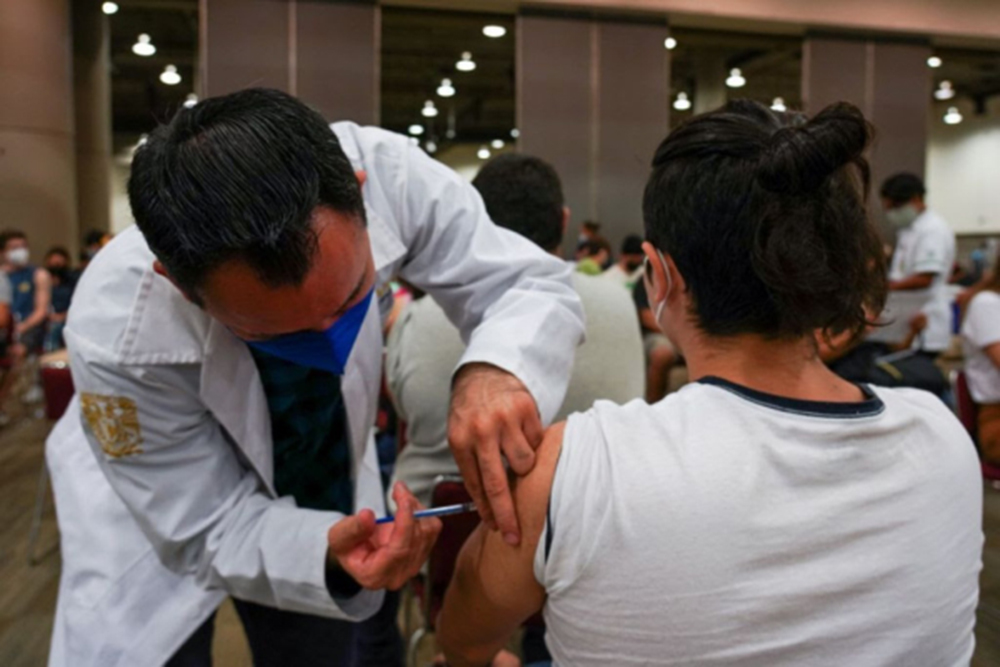 Cuánto tiempo debe pasar tras infectarse de Covid-19 para vacunarse