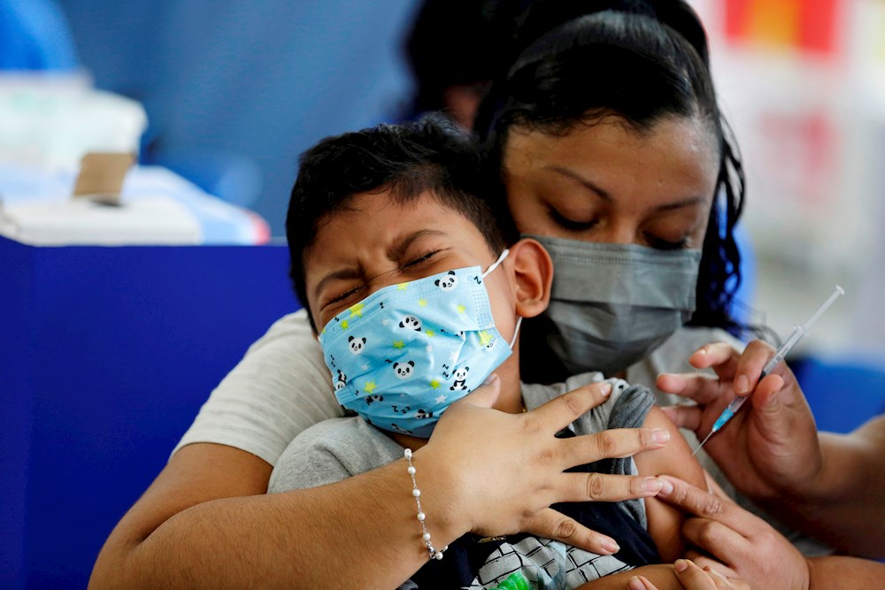 Pfizer pide a la FDA que autorice su vacuna para niños entre 5 y 11 años