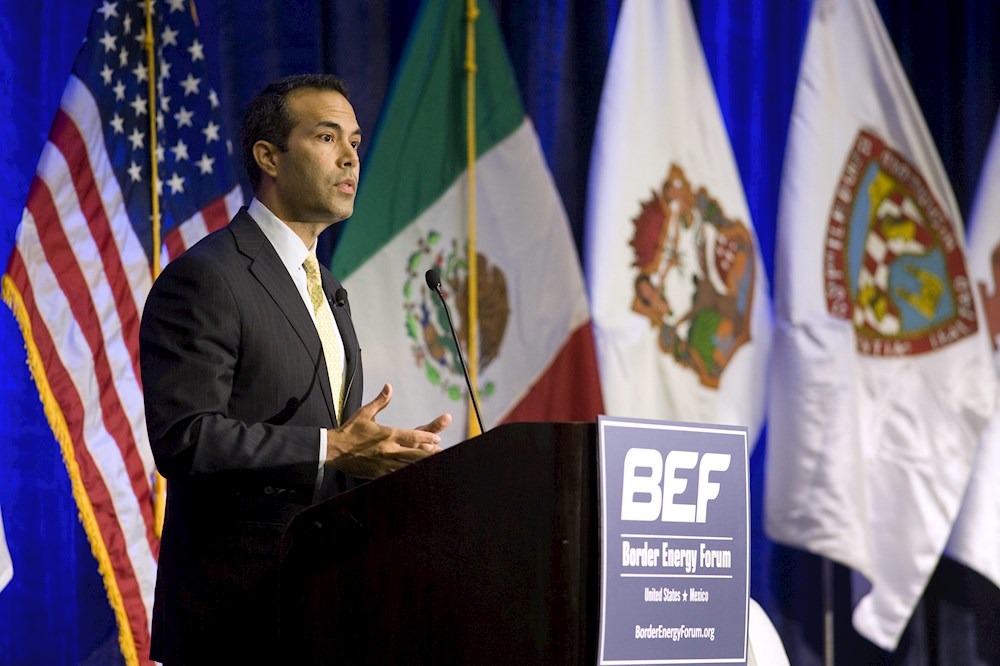 Firman acuerdo de arrendamiento para construcción de muro fronterizo en Texas