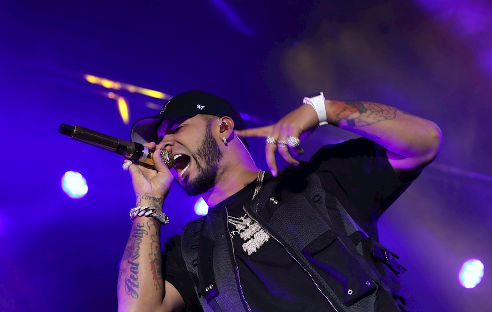 Anuel AA lanza tema y video musical inspirado en Michael Jordan y Kobe Bryant