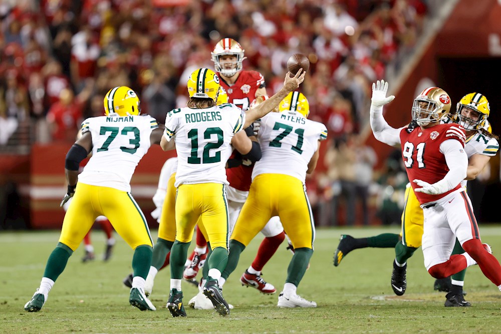 Frustran el regreso de los mariscales Rodgers y Newton; Taylor establece marca