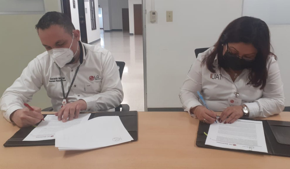 Firman convenio la Unidad Académica de Río Bravo y LG Electronics
