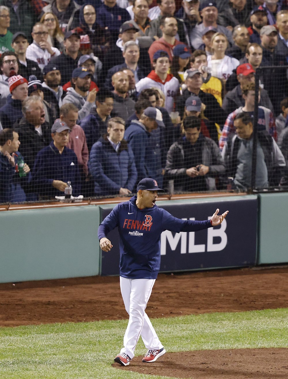 Los Medias Rojas mantienen la opción de contrato del puertorriqueño Cora hasta 2024