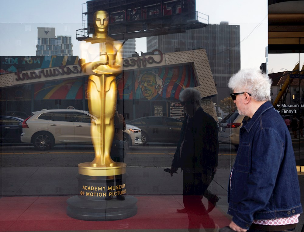 Almodóvar regresa a un Hollywood que continúa fascinado por el cineasta