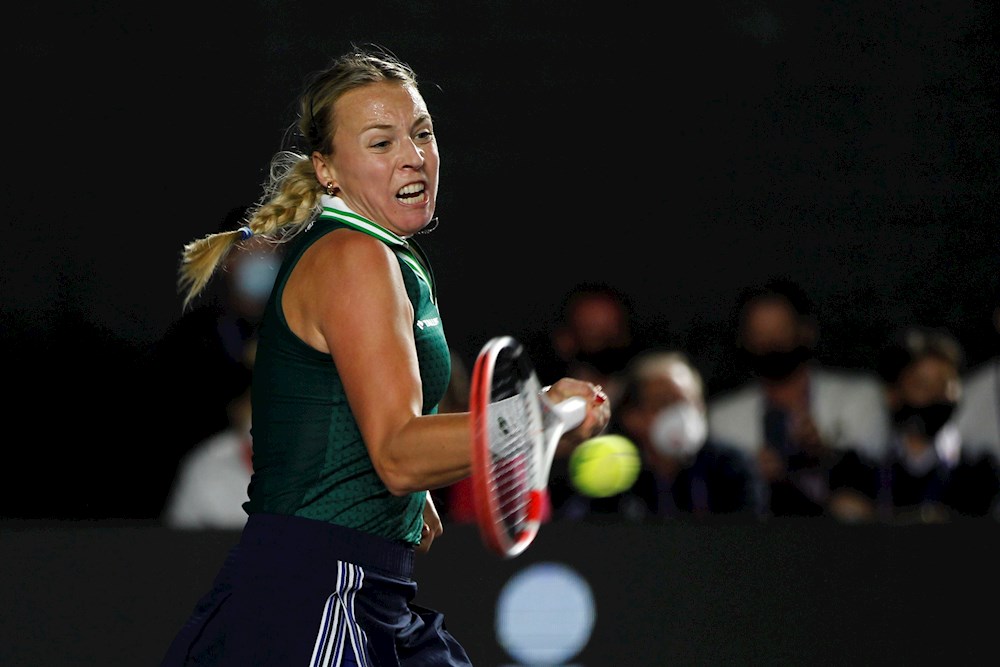 Anett Kontaveit vence a María Sakkari y se cita en la final con Muguruza
