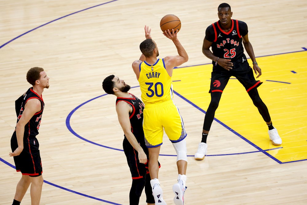 119-104. Poole vuelve a superar la barrera de los 30 puntos y ganan los Warriors