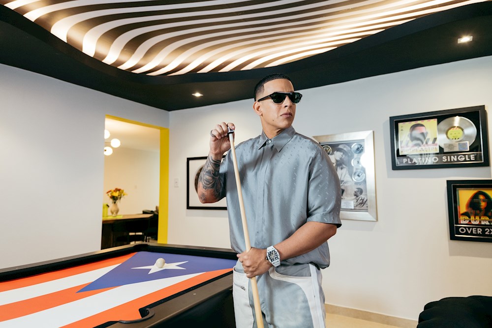 Daddy Yankee abre las puertas de su mansión para una experiencia única