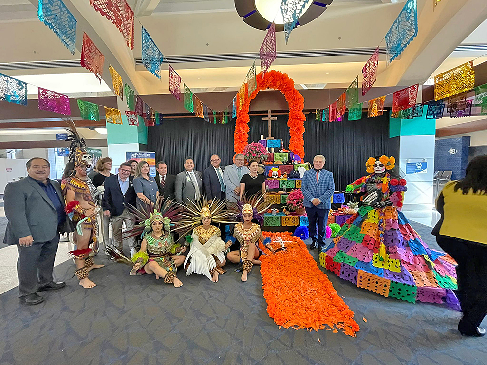 Altar de muertos en aeropuerto de McAllen
