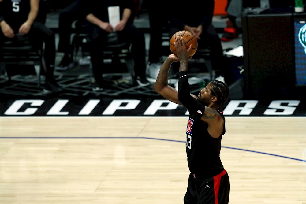 115-126. George lidera la segunda victoria seguida de los Clippers