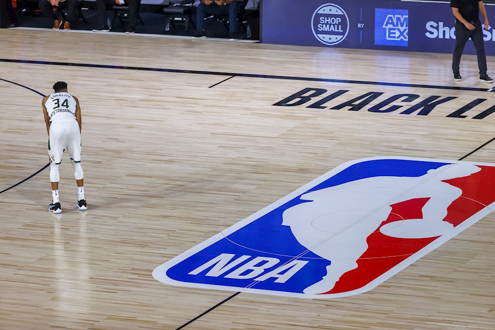 100-112. Connaughton lidera el ataque, Antetokounmpo la defensa y ganan Bucks