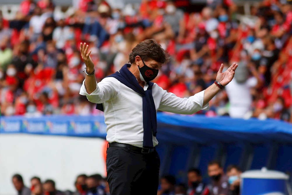 El Toluca destituye al entrenador argentino Hernán Cristante