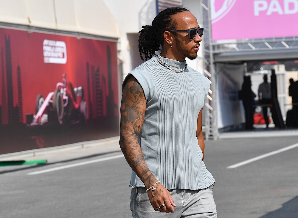 Verstappen y Hamilton se retan en Catar, a un año del Mundial de fútbol