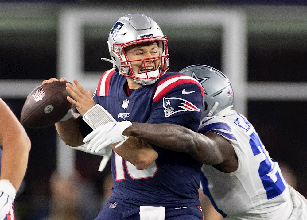 6-24. El mariscal de campo Mac Jones mantiene ganadores a los Patriots