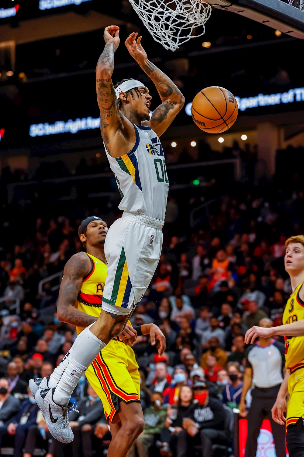 98-116. Clarkson, con 30 puntos, hace de Mitchell y los Jazz arrollan a los Hawks