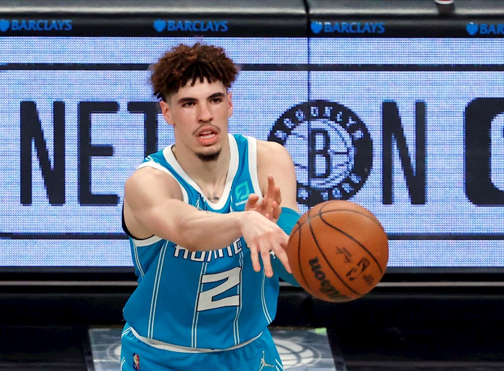 125-113. LaMelo Ball y Oubre guían a Hornets al triunfo ante Trail Blazers