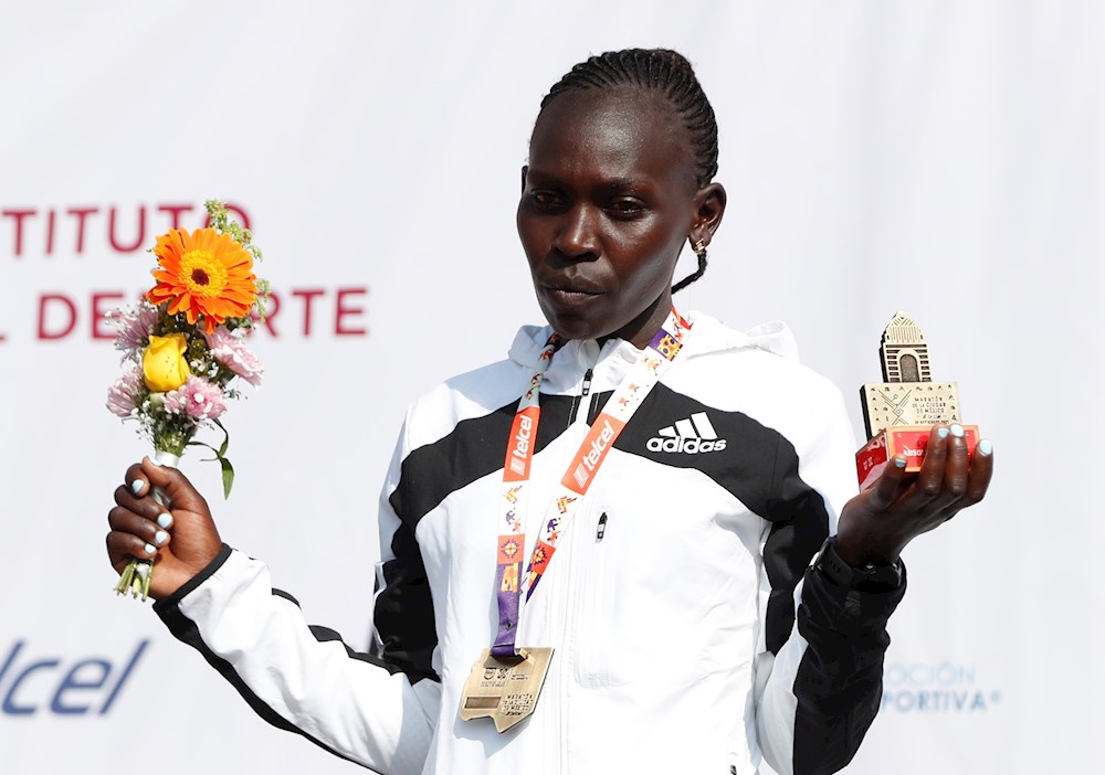 Keniana Cheruiyot impone nueva plusmarca en el Maratón de la Ciudad de México