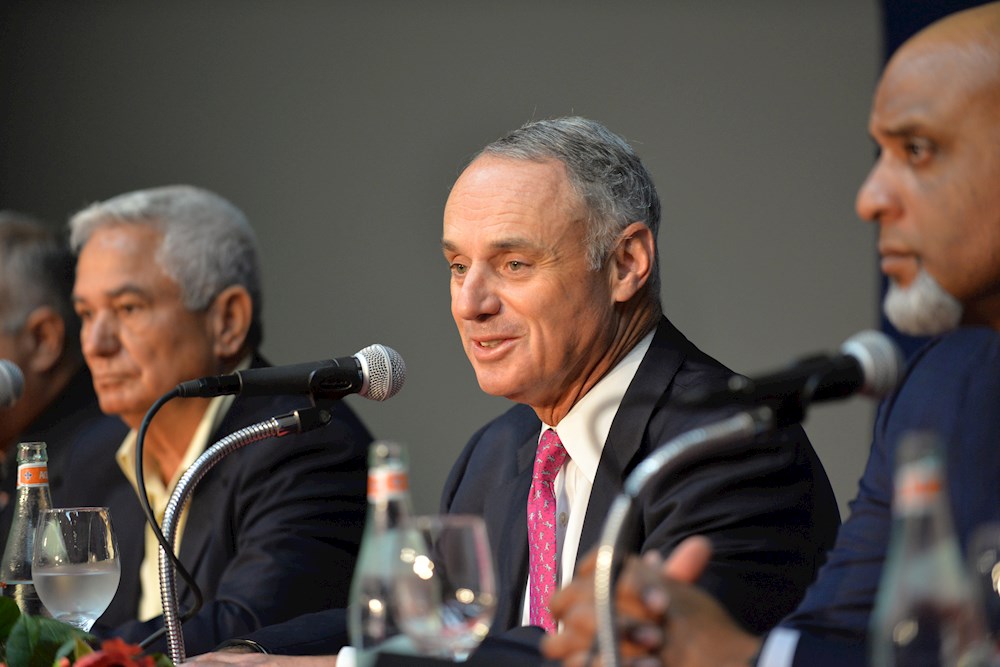 Manfred admite que el cierre patronal favorecería las negociaciones de un convenio laboral en la MLB