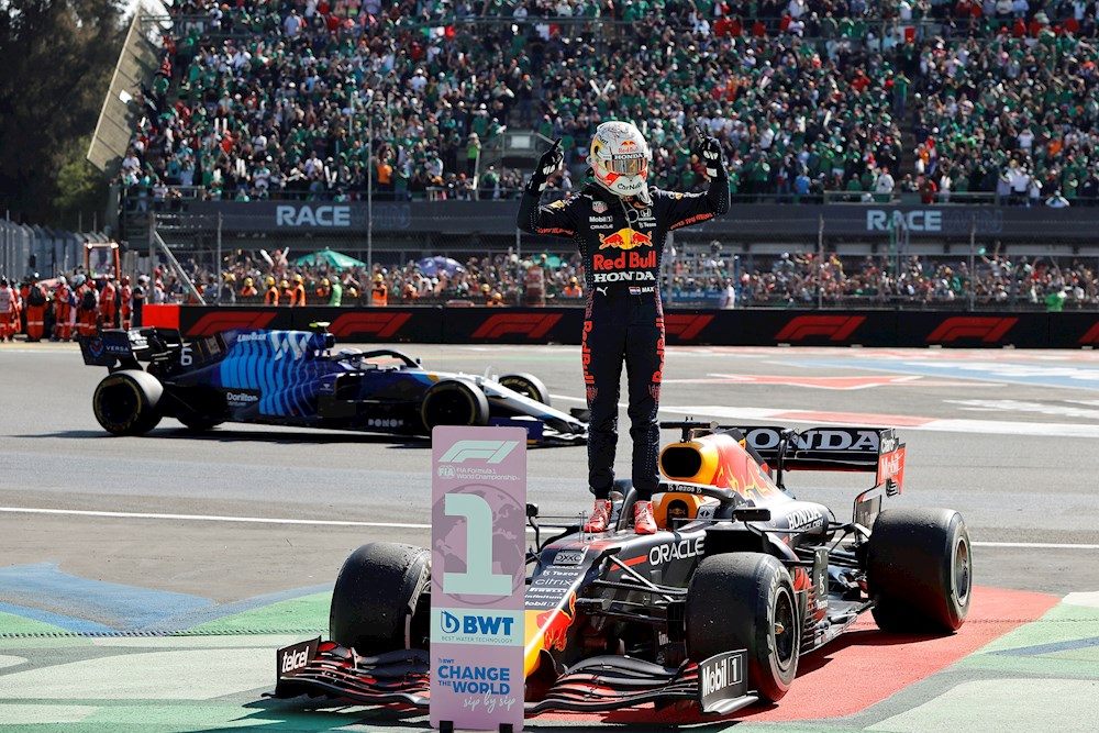 Verstappen: “Corrimos un riesgo, hicimos una gran frenada y funcionó”