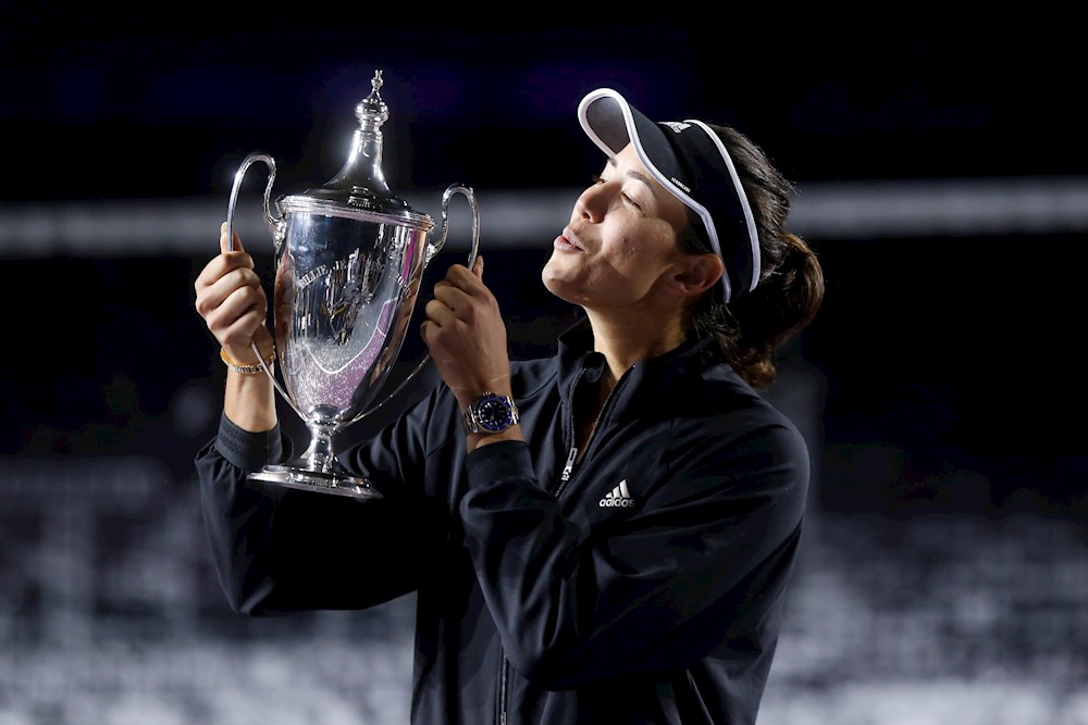 Muguruza vence a Kontaveit y gana el torneo de maestras