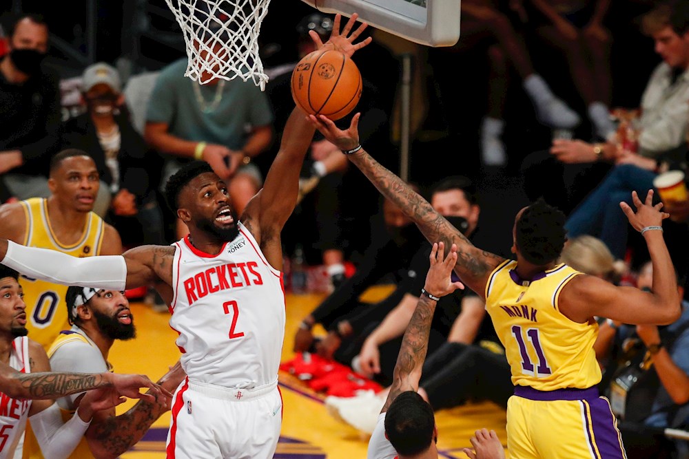 120-117. Los Lakers vencen en la prórroga a los Heat con Monk como héroe