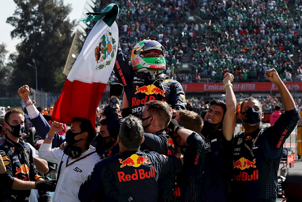 El ‘Checo’ Pérez dice que hoy los mexicanos “nos merecemos celebrar mucho”