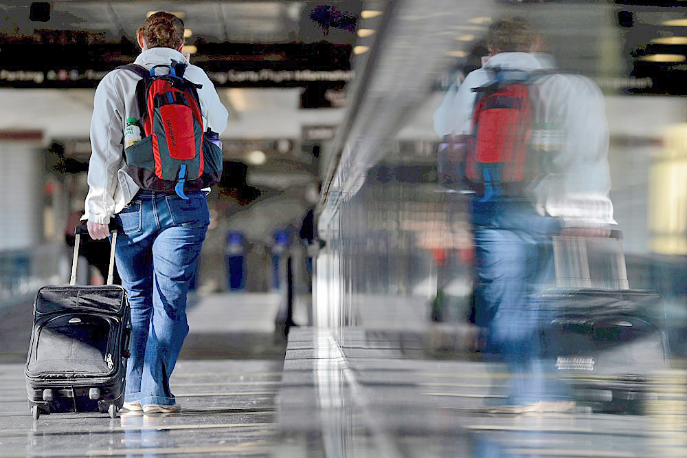 El 60 % de estadounidenses ve improbable viajar en Navidad y “Thanksgiving”