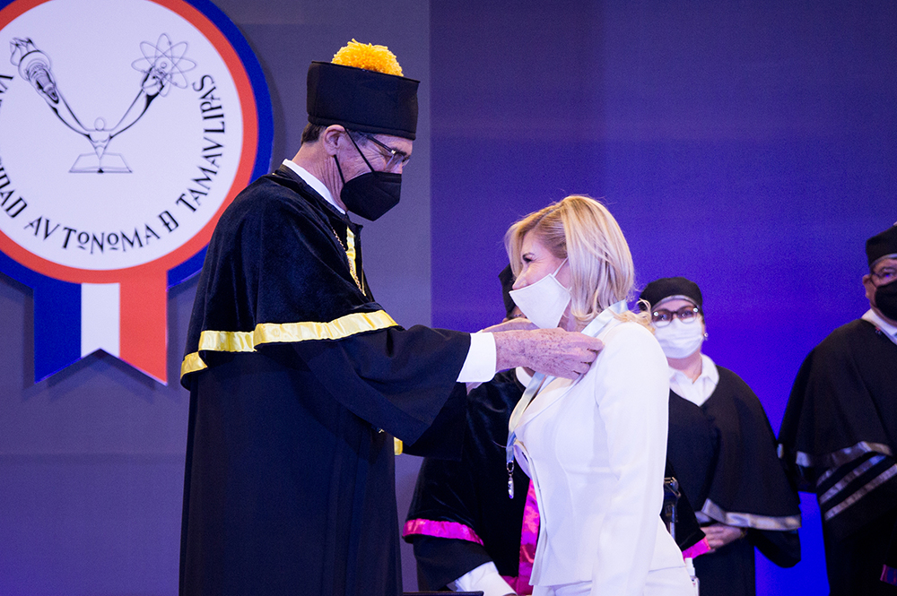 Rector de la UAT entrega Reconocimientos al Mérito Universitario 2021