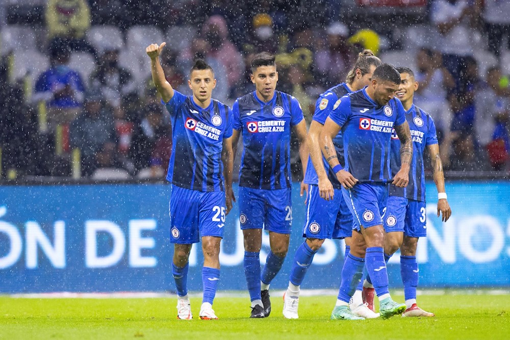 El América pierde con Cruz Azul, pero sigue de líder del Apertura