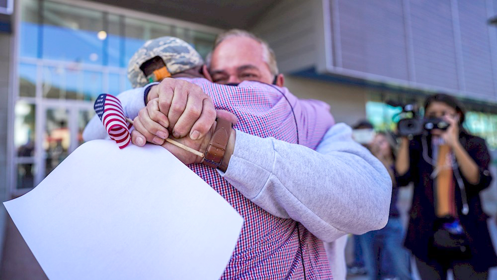 Regresa a Estados Unidos después de 9 años dirigente de veteranos deportados