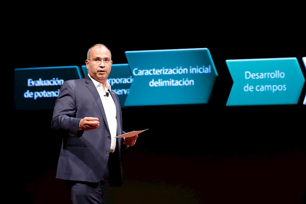 Interpol emite orden de captura contra exdirector de Pemex Carlos Treviño