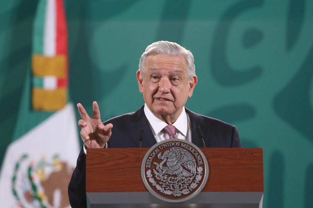 López Obrador ve “escandaloso” que funcionaria fuera a boda en avión privado