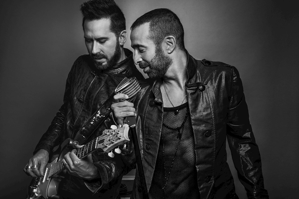 El dueto mexicano Camila le da un giro a la Navidad con un tema nostálgico