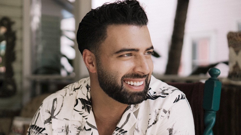 Jencarlos Canela abre camino con “Caramba” a su propio sello disquero