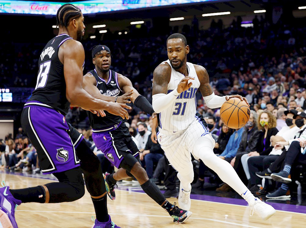 Los Rockets siguen maravillando y Curry se acerca al récord de triples