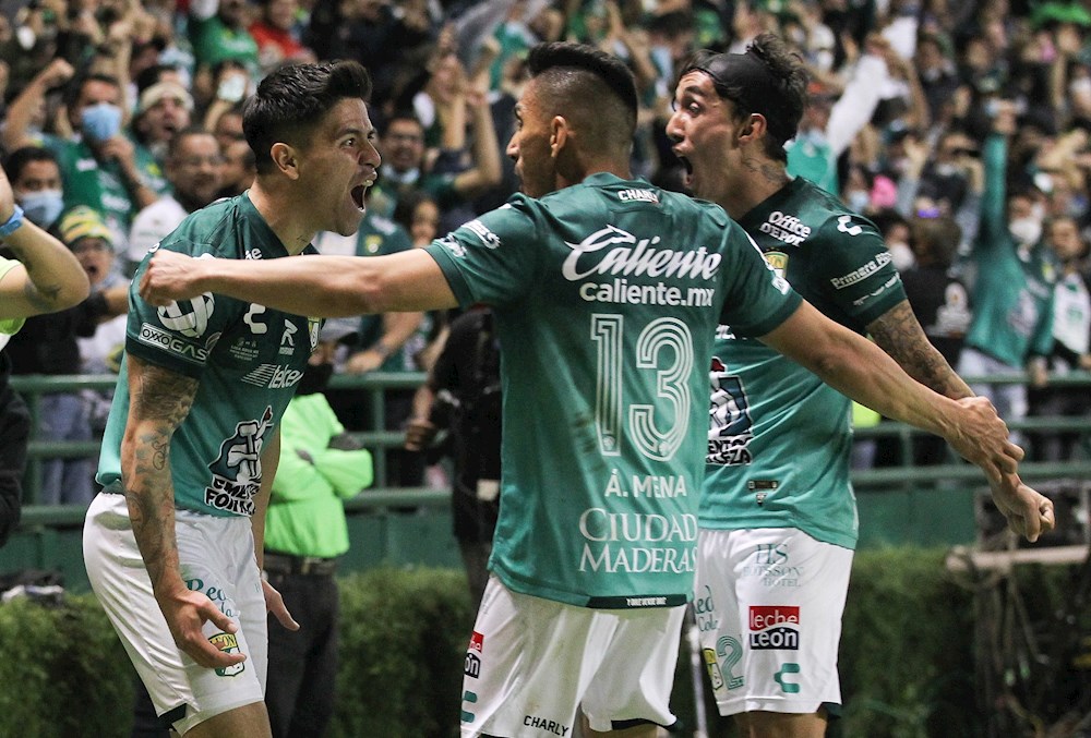 El ecuatoriano Mena anota dos goles y da triunfo al León, 3-2 sobre el Atlas