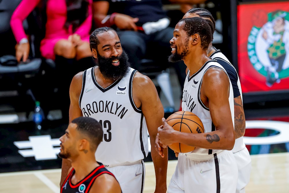 Durant explota, los Bucks no pierden el paso y los Mav’s ganan sin Doncic