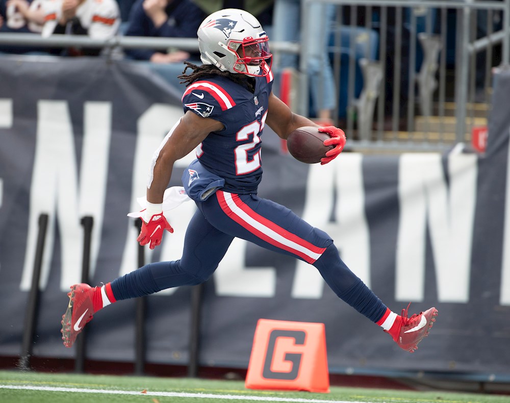 Patriots y Chiefs con salidas complicadas en su batalla por la cima de AFC