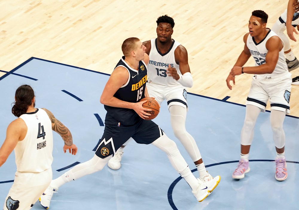 91-98: Los Grizzlies de Aldama vencen a los Raptors en un partido soso