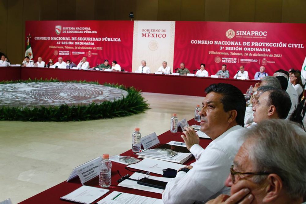 Cabeza de Vaca presente en reunión con el presidente y gobernadores