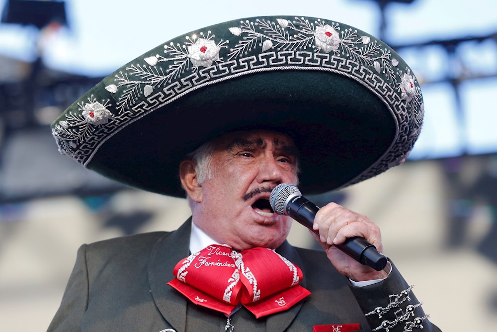 Vicente Fernández vuelve a terapia intensiva por problemas respiratorios