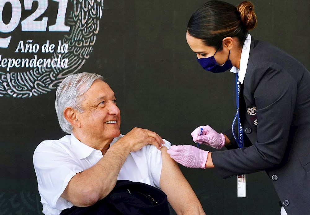 López Obrador recibe una dosis de refuerzo de AstraZeneca en rueda de prensa
