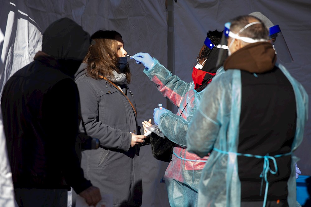 Ómicron lleva a muchas empresas de EE.UU. a retrasar la vuelta a la oficina