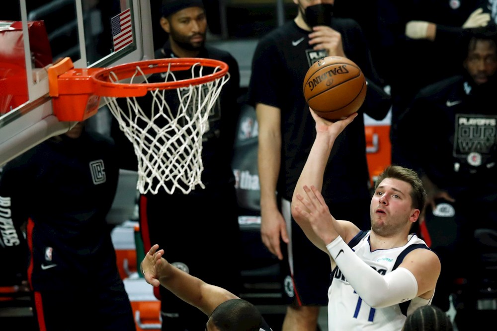 103-89: Los errores de Denver permiten que Dallas consiga una fácil victoria