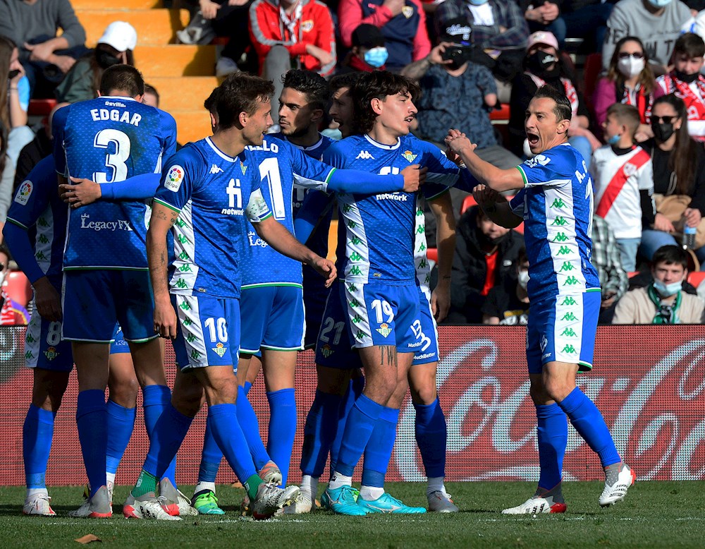 Andrés Guardado agranda su leyenda en Europa