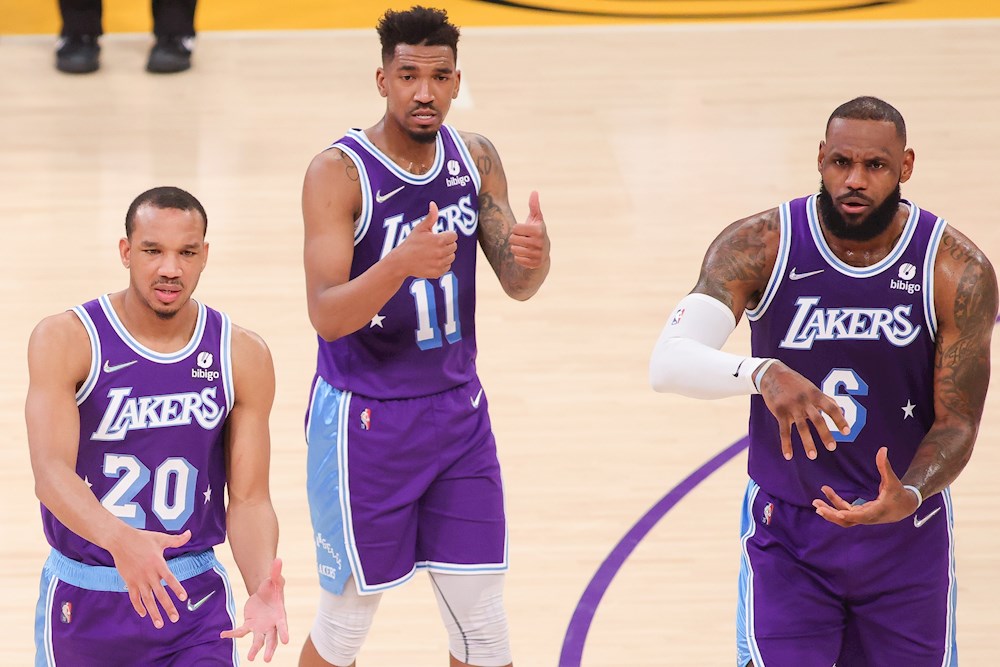 108-103: Los Lakers se olvidan de los pívots para vencer a los Wolves