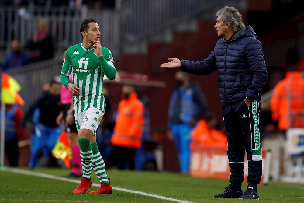 Guardado supera a Hugo Sánchez: el mexicano con más partidos en Europa